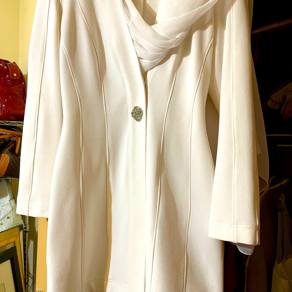 2 piece off Tadashi white suit